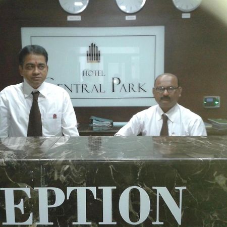 Hotel Central Park Силигури Экстерьер фото
