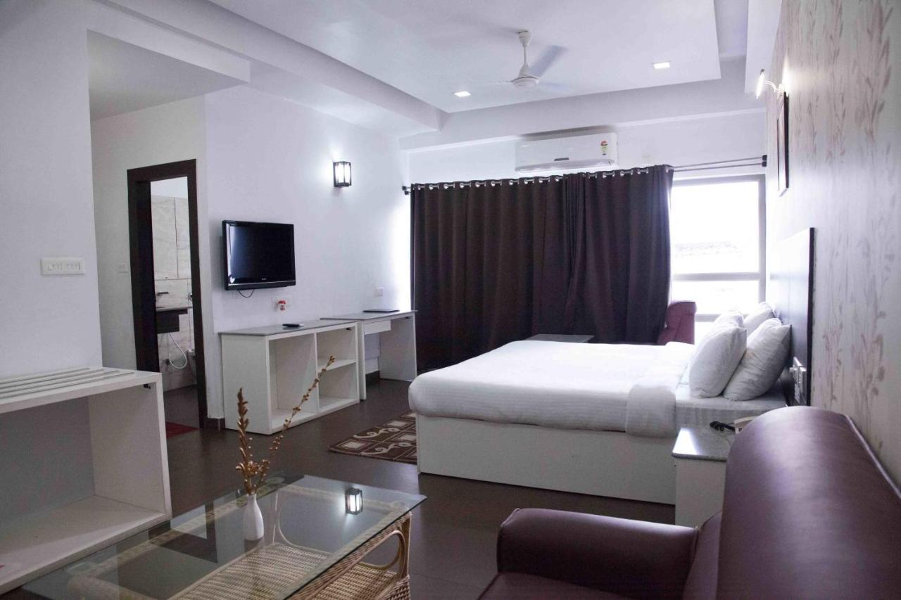 Hotel Central Park Силигури Номер фото